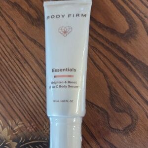 Body Firm Essentials Brighten & Boost Ultra-C Body Serum